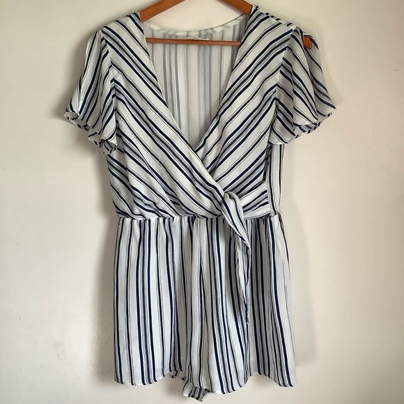 Everly XL Striped Romper - Picture 4 of 7